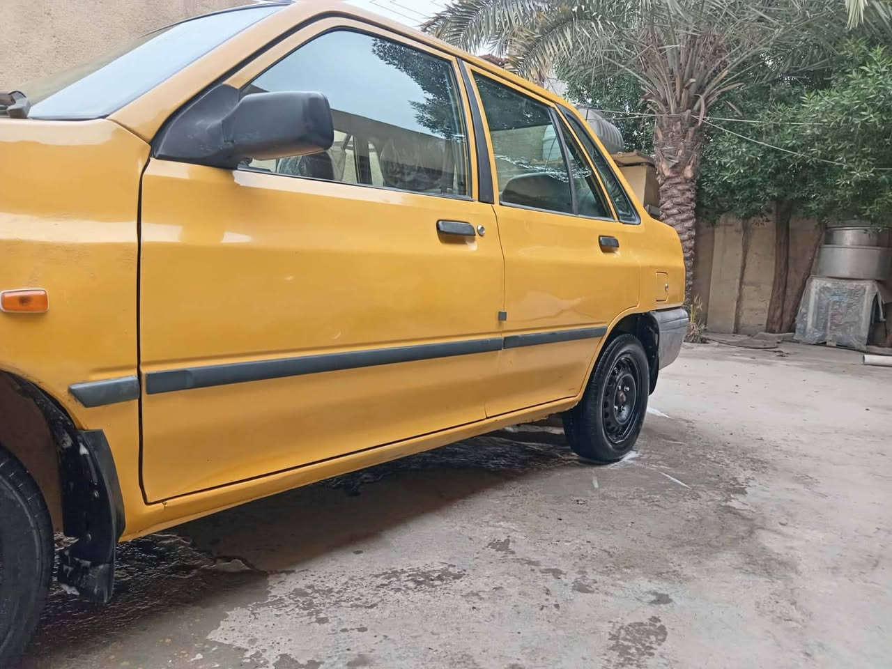 سلام عليكم مكلف بنشر سايبه مديل 2015 رقم انكليزي هزه جديده سياره بلاديه عوزها بس صدر سياره نضيفه وحلوه سعرها 40 وبيها مجال قليل هاذ رقم صاحب السياره ***********
