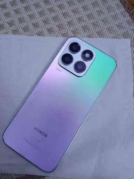 سلام عليكم عندي تلفون البيع مستخدمه تلفون فول مواصفات اسم الجهاز هونر بي 8 السعر خاص وتلفون اليحب يشتري يا تصل على الهاتف ***********
