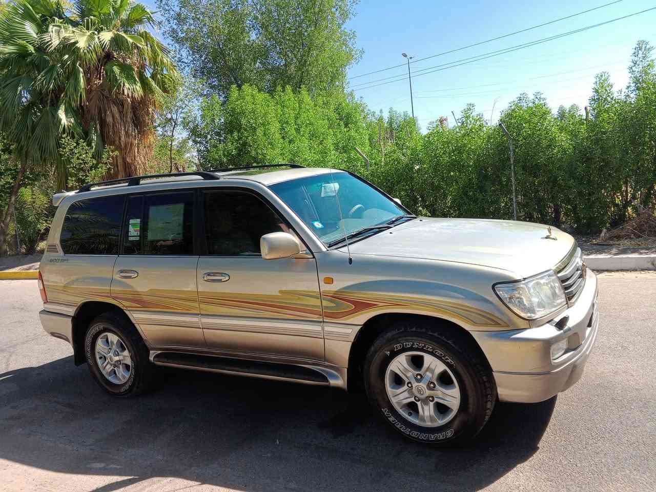 السلام عليكم من رخصت الادمن
للبيع لاندكروز مونيكا 2006
رقم بغداد انكليزي رقم وسنويه وهزه جديده
السياره باسمي
مكفوله كفاله عامه ماعدا شويه جراد بالبنيد
كير ومكينه واكسلات مكفوله 
تخم تاير وصدر خلفي وامامي جديد 
كهربائيات السياره على وظع الشركه
لوگير خفيف وثگيل
نظام دفلوك
فتحه سقف 
7راكب
تبريد3 ثلاث قطع
كامره خلفيه دواره وحساس
ثلاجه بل فرس اجرش
دبل تانكي ودبل فيت بمب
السياره وظع الشركه كلش حلوه وكاعده
السياره استعمال شخصي *********** بغداد شارع فلسطين السعر السعر 173 بيه مجل قليل
