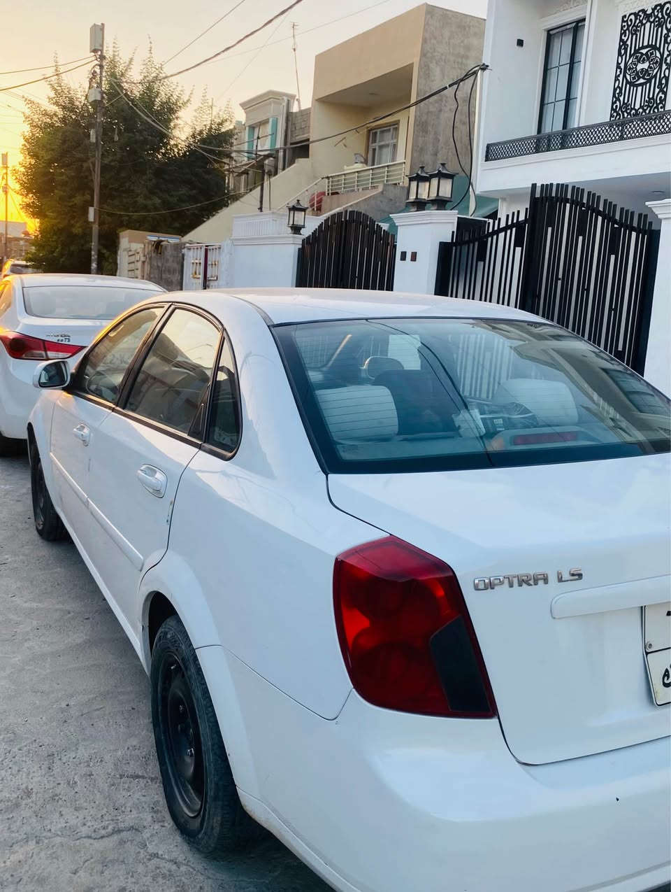 ئەم ئؤپترا 2010 گیر عادیەم هەیە بؤ فرؤشتنە گیر و مەکینەی بەشەرتە رەقەم و سەنەوی لە 2015 بەسەرجوە بەس بەناو و کردن و تەحویل کردن بەشەرتە لیدران جاملغی لای سەکنی بؤیاغە لەگەل 4 جئ جەمپەکی پشت و پیشی خەفیفی هەیە چوار تایەی نویی بؤی بەسترایە بؤ زانیاری زیادتر تەلەفؤن بؤ ئەم رەقەمەی خوارەوە بکە *********** واتساپ عینوان ئەم سەیارە لە هەولیرە أربيل, العراق
