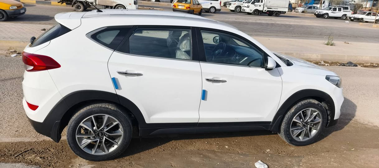 توسان 2018 كوري اصلي
رقم اربيل جديد
ماشيه 113 الف 
سياره نظيفه كلش واحلى من الصور 
مكفوله كير ومحرك وضربه وتبديل 
ماعدا شبر صبغ بالجاملغ الامامي بدون معجون و تكحيل بالبنيد 
السعر 185$ 
وبيها مجال للشراي 
مكان السياره الديوانيه 
للاستفسار 
رقم هاتف / ***********
