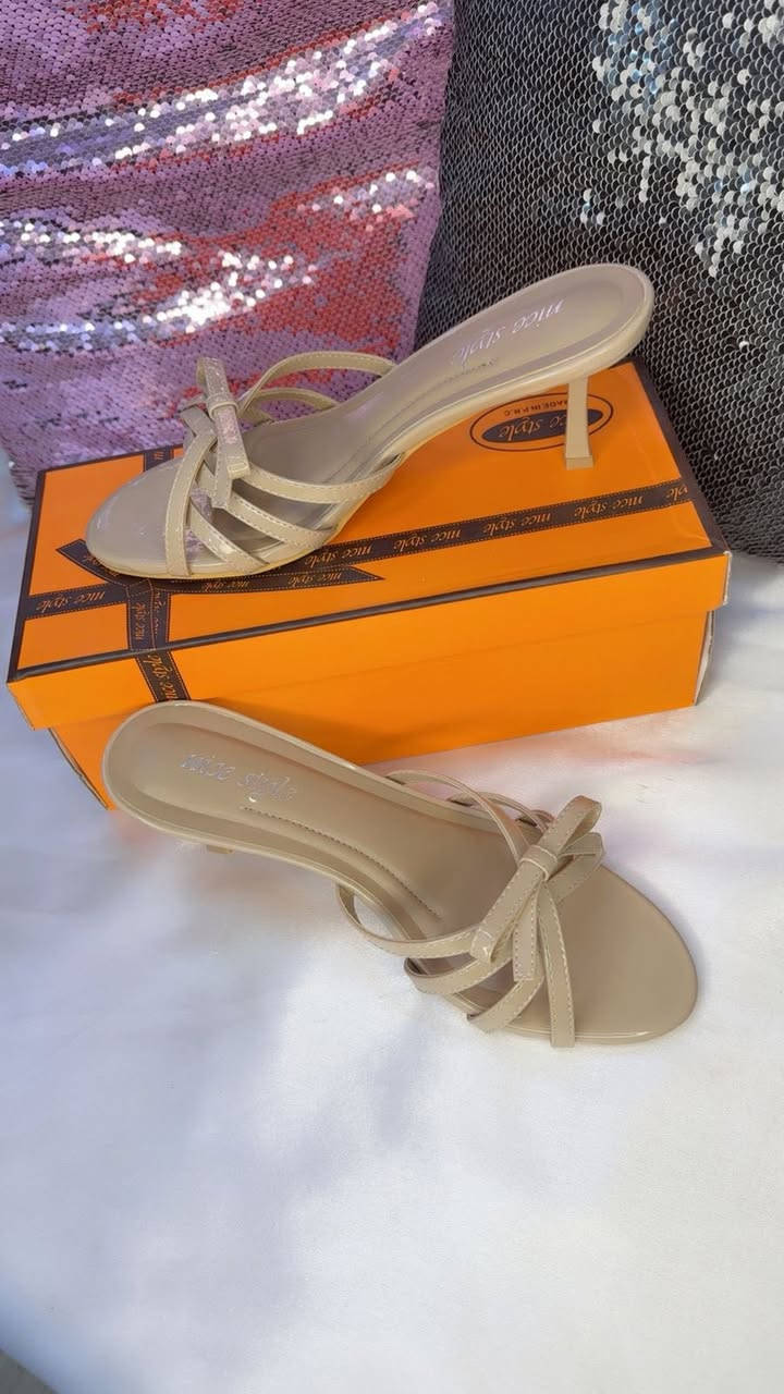 السعر 15 الف
اي استفسار خاص 
او اتصال 
***********
