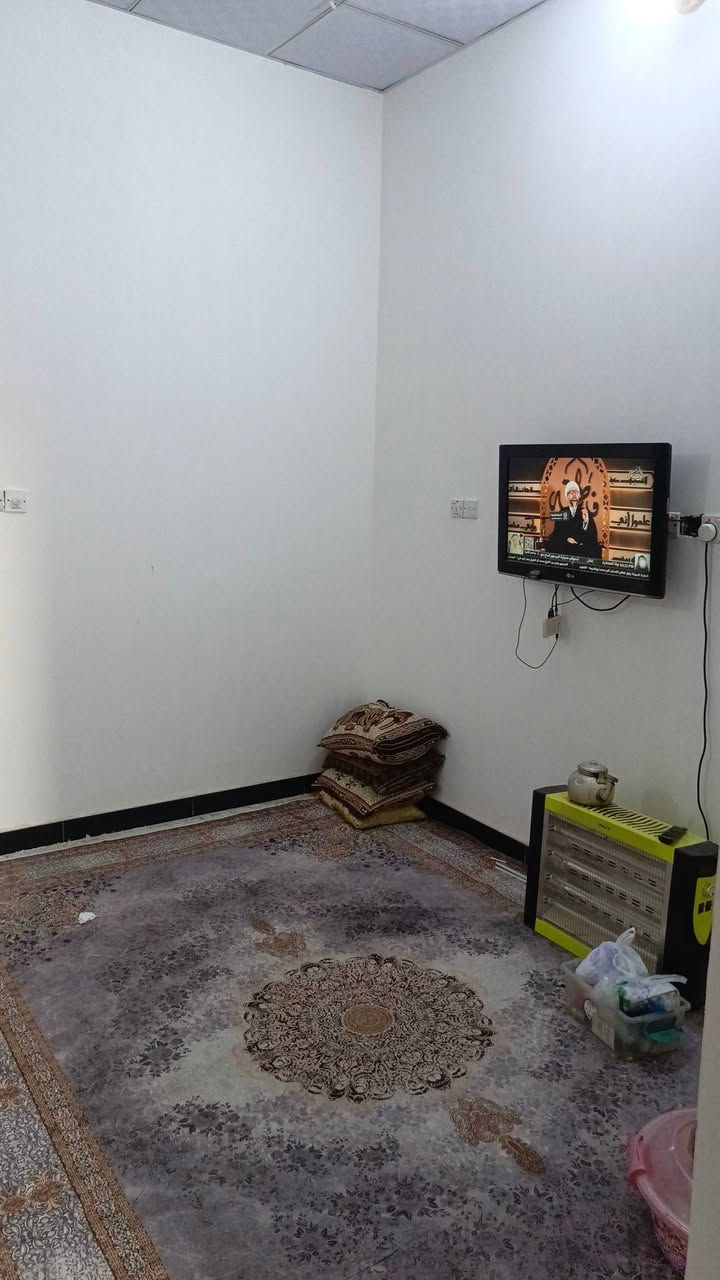 بيت للبيع طابو زراعي سند 25 حق التصرف مساحه 125
واجهه 7.5 ونزال 16.5 العنوان حي العسكري دوانم لازم 
غرفتين نوم 
صاله جوه وفوك 
مطبخ 
استقبال 
طرمه وصحيات داخليه وخارجيه 
البيت نضيف وجديد واضح بالصور 
للأستفسار خاص او الاتصال ***********
