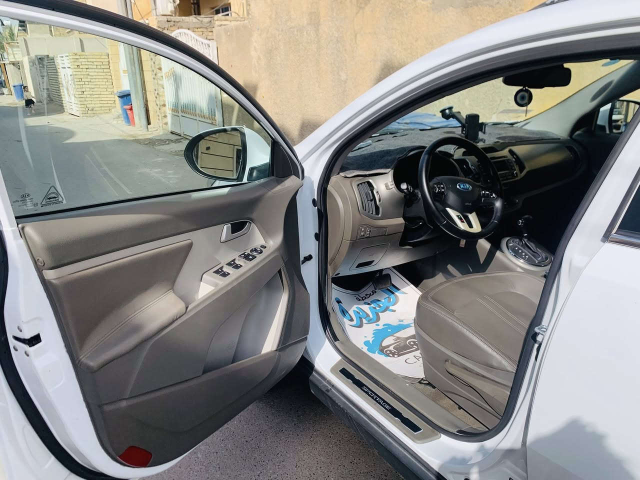 كيا سبورتج خليجي  2014 شركه القلم
السياره مكفوله من الصبغ والضربه وبارد والتبديل حتى الدعاميات بدون صبغ 

محرك دوش 2000 ما مفتوح كير ما مفتوح  تبريد ثلج تخم تاير جديد حداديه جديده 

 كله السيارة ع وضع الشركه برغي ممفتوح. بيه 
ماشيه 86 حقيقي 
محرك 2000 دوش 

كشنات جلد  

 فول تحكم ستيرن جهتين 

 بردة صندوق خلفية 

كامره 

حساس خلفي

 ويل 18

لايت لد 

بكلايت لد 

5 ويل كب 

مري شفط

  اشاير بالمري   

مخارج واكس يواس بي نضام ايكو 

نظام اي بي اس  
شرط اسبير مانزل بيه موجود تاريخ انتاج  ابو المصلحه يعرفه. 

رقم السياره بغداد الدولي الجديد 

 مكان السياره بغداد الحريه 

*********** رقمي
