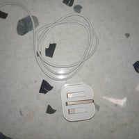 فريز مجمد • شاحن ايفون اصلي • اثنينهم
