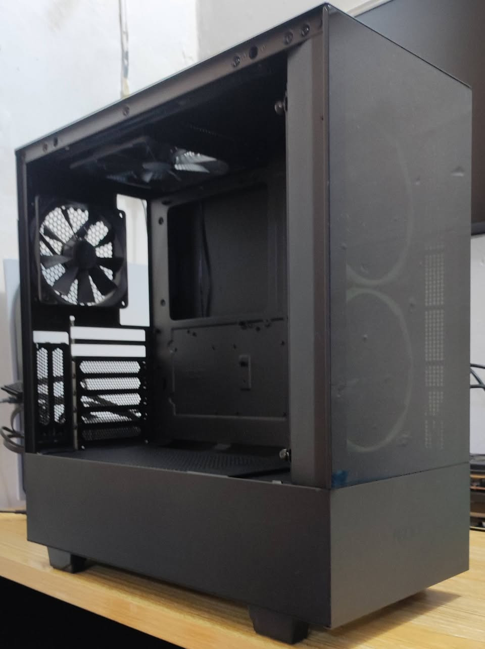 السلام عليكم 
كيس فارغ للبيع 
NZXT 
مع مع 4 مراوح 
2 مراوح بالامام حجم 140mm RGB 
1 مروحة بالظهر حجم 120mm
1 مروحة بالاعلى حجم 140mm
نظافة 100%
السعر 60 الف قفل سعر ثابت 
مكاني بغداد


**إذا كنت صاحب هذا الإعلان وتريد حذفه لأي سبب، رجاءا أرسل رسالة إلى الدعم الفني**