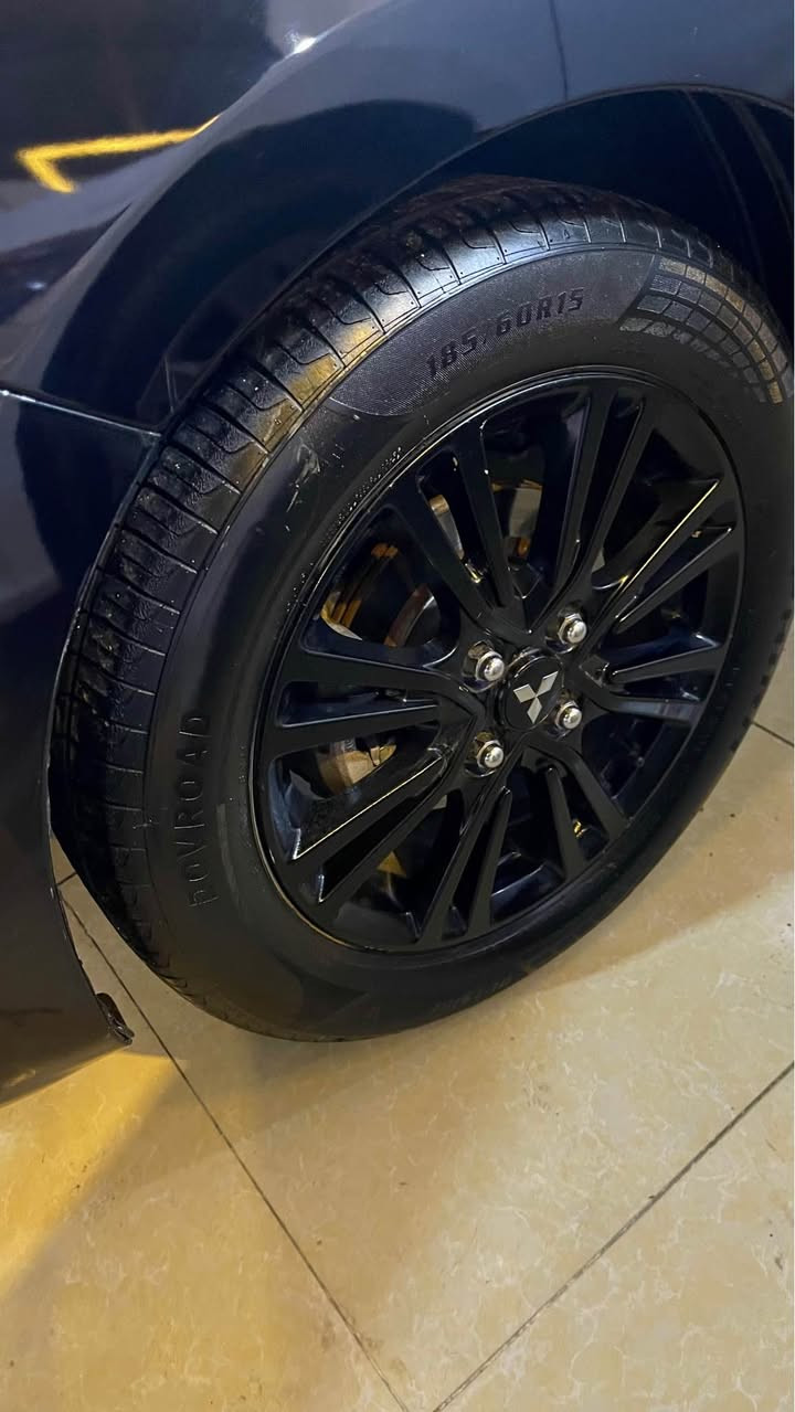 «بسم الله الرحمن الرحيم»

میراج مۆدیل ٢٠٢٤ فول مواسەفات
سەیارەکە شەش پارچە و یەك بستی سبوغە یەک قۆپی بچوکی لە سەرە شانسی لای سەکنی هەیە باقی ناو و داخلی هەموو بەشەرتە تەنها ٢٤ هەزار ڕۆیشتووە یەك دینار مەسروفی تێدا نیە رەقم و سەنەوی و فحس و هەزەی نوێیە نرخی داوای ٨٨ وەرەقەی دەکەم و مەجالەکی زۆر کەمی تێدایە لە هەولێرم ……
ژ.م / *********** أربيل, العراق
