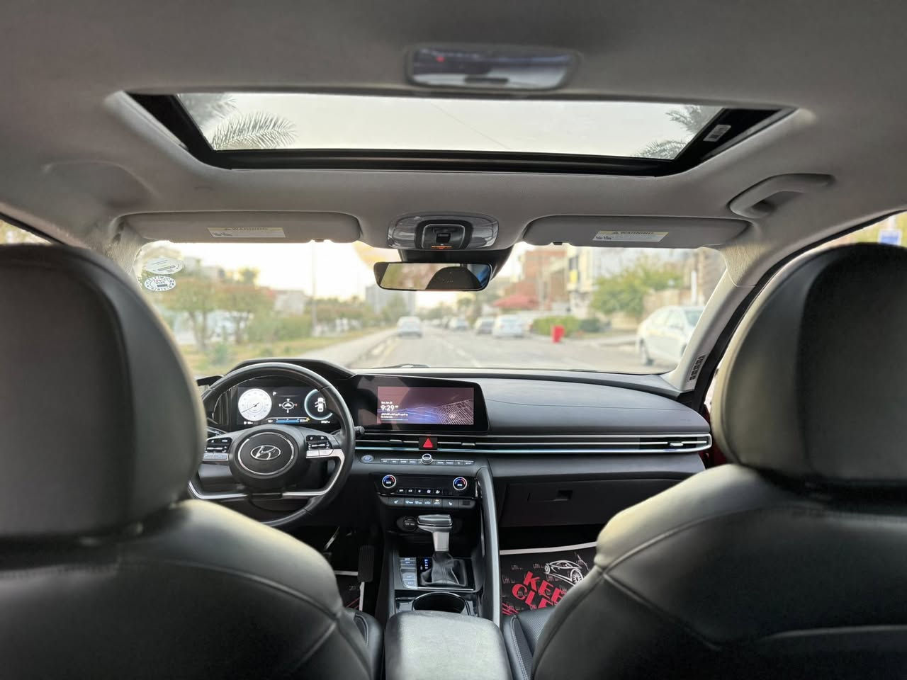 السلام عليكم
النترا 2023 فول الفول لمتد 
فتحه/ بصمه / رادارات/ شاشات دجيتل/ كشنات جلد / كشنات تبريد تدفئه / حساسات / حادثه ربع الجاملغ والبنيد نفسهن معدلات 
السياره جاهزه للاخير رايده ب158 وبيه مجال 
مكاني بغداد حي العدل 
الرقم ***********
