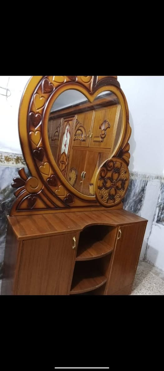 سلام عليكم غرفه 7 قطع جديدهه س450 كلش حلوهه جديده كامله مكيف طنين كرافت300 اوفن مال اكل مايكرو مال شوي للبيع مكاني بغداد بلديات المعسكر *********** كاونتر سنك وملحق 100
