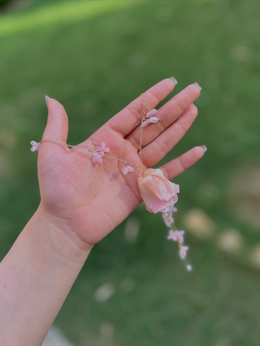 قلادة الورد المجفف بالريزن🥺🎀


**إذا كنت صاحب هذا الإعلان وتريد حذفه لأي سبب، رجاءا أرسل رسالة إلى الدعم الفني**
