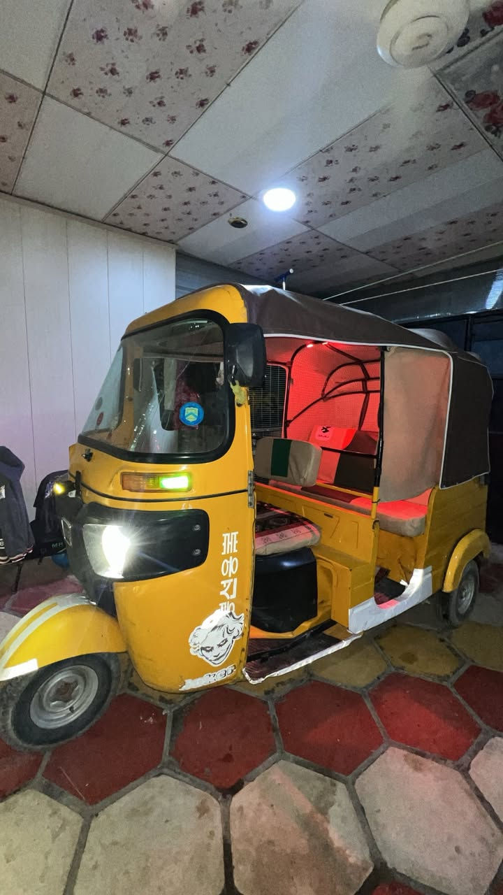 السلام عليكم تكتك للبيع موديل 20 تكتك نضيفه ومرتبه كامله مكمله تطلع بيها كبل للشارع انا معتني بيها ومحافض عليها مكينه مجفته تجفيت شركه واريد ابيع لان اريد اخذ سياره التكتك رقم وسنويه بأسمي ورا العيد استلم للوحات انكليزي رايدها ب٦ ونص رقمي ***********
