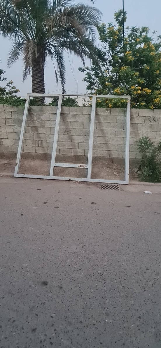جام خانه للبيع الارتفاع مترتين و٦٠ والعرض ثلاث مترات و١٠ حديد درجة أولى  الرقم ***********

