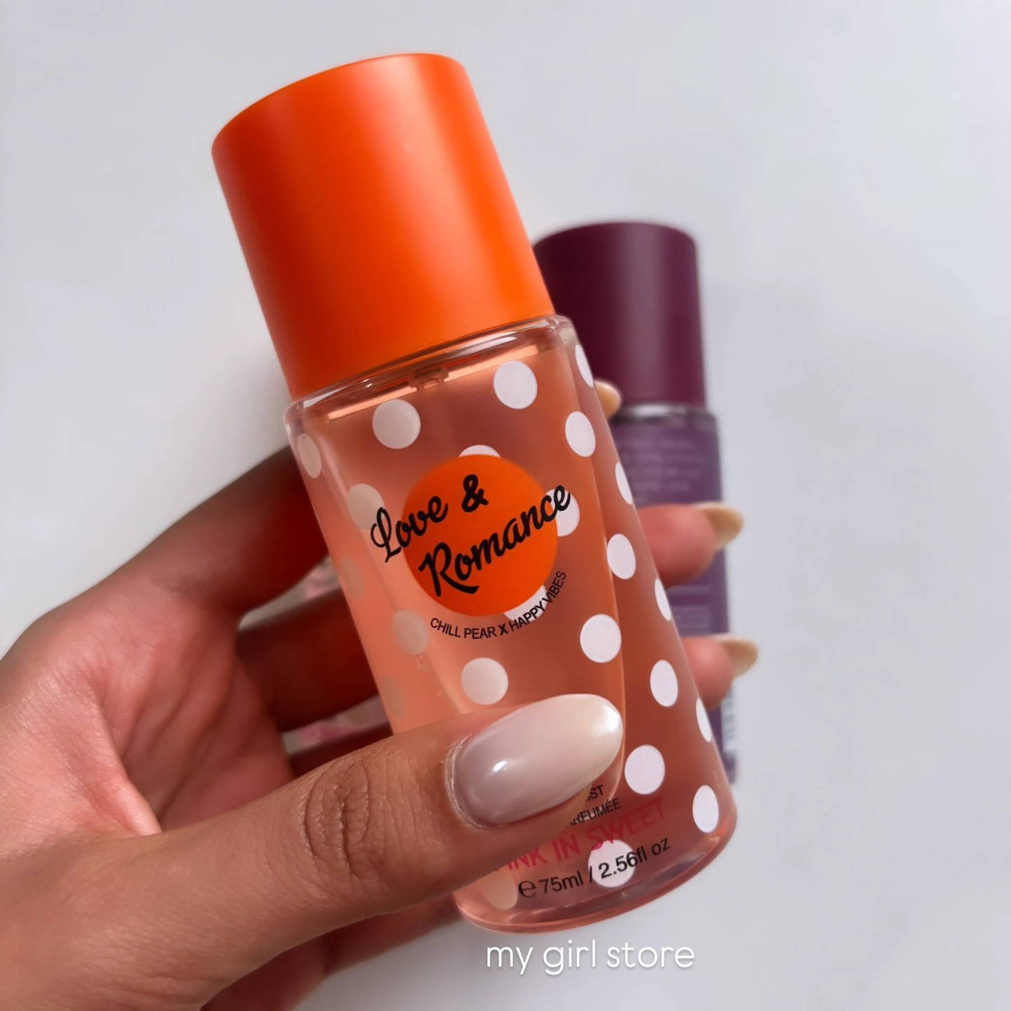 سبلاش رائحتها جميلة جدًا وثباتها عالي، يعني عندما الاستخدام  ستشعرين برائحتك المنعشة طوال الوقت
تعطي إحساس النظافة، والزهور، والانتعاش، والأنوثة 😍
الكميات محدودة جدًا 🫶🏾
من الأشياء التي يجب أن تكون دائمًا في حقيبتكِ يا عزيزتي 🎀
السعر 4000 دينار
متوفر توصيل


**إذا كنت صاحب هذا الإعلان وتريد حذفه لأي سبب، رجاءا أرسل رسالة إلى الدعم الفني**