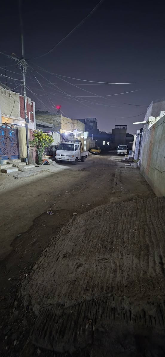 من بعد اذن ادارة الكروب ،السلام وعليكم دار للبيع 
بيت 155 متر واجهة 10.5 نزال 15 

شارع ابو احمد خلف عيادة محمد هاشم المربع الاول، اول بيت 

طبعا هذا المربع ناسه زينه وهادئة ويختلف اختلاف جذري 
طبعا الفرع صغير بداية الفرع ع شارع ابو احمد والراس الثاني مال فرع يطلعك ع الشارع الرئيسي يعني موقع جدا مميز
بيت بناء طابوك نظيف ارضية سقوف ثانوية سيراميك 

جاي كتاب المقرنص بالمنطقة وحاليا قيد العمل والتطبيق بعده ما واصل للبيت بيت موقعه ومنطقته جدا مميزة 

متكون من غرفتين ومطبخ واستقبال وحمامات داخلية وحمام خارجي 

علما يتحول ايضا غرفة وصالة ومطبخ واستقبال وو....

للاستفسار اكثر مراسلتنا على الخاص 

او عبر الواتس او اتصال 

***********

