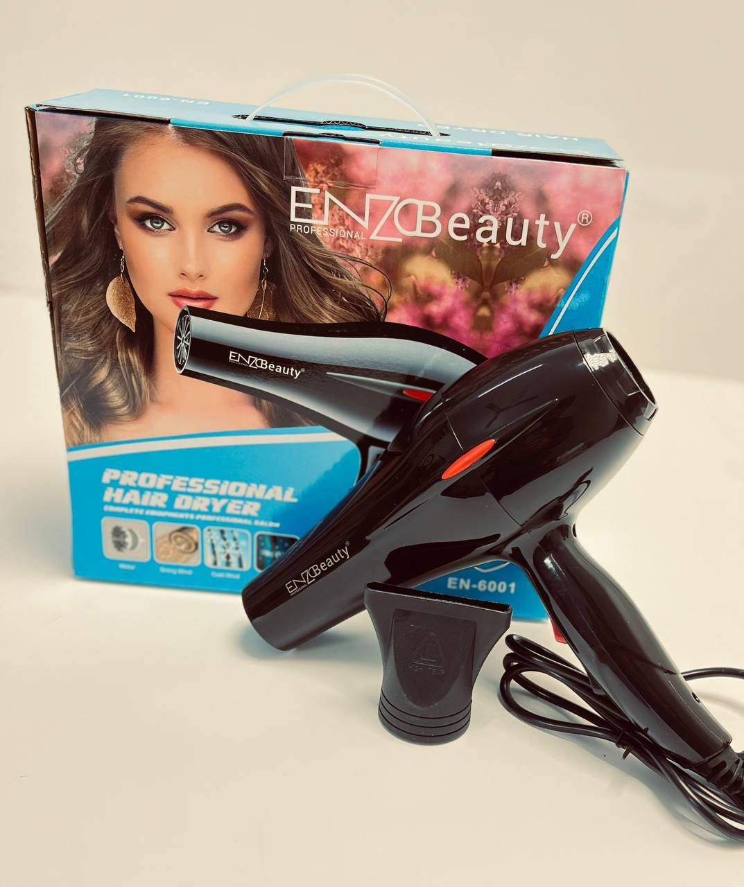 شسوار لتجفيف الشعر من أينزو بيوتي ENZO Beauty 🌏🎗💇‍♀️ الايطاليـة 
مزود بخاصية السيراميك والتيتانيوم
كما يتميز بحمايته للشعر المصبوغ
تقنية قوة التفاف الهواء.... ⚡
لضمان حماية الشعر من التلف...❗ 
سشوار مضموون ومكفول....
يجفف الشعـر بسرعة فائقة 
القدرة الكهربائية 6000w
أهم المميزات
2 درجه حرارة
سرعتـان 
شكل جميل ومميز⚡✌
سارع في الحجز قبل نفاذ الكمية 😣

متوفررررررر للحجز مراسله دايركت توصيل لجميع محافظات العراق 🩷🌸 #اكسبلور #كوزمتك #العراق #عناية #بنات


**إذا كنت صاحب هذا الإعلان وتريد حذفه لأي سبب، رجاءا أرسل رسالة إلى الدعم الفني**