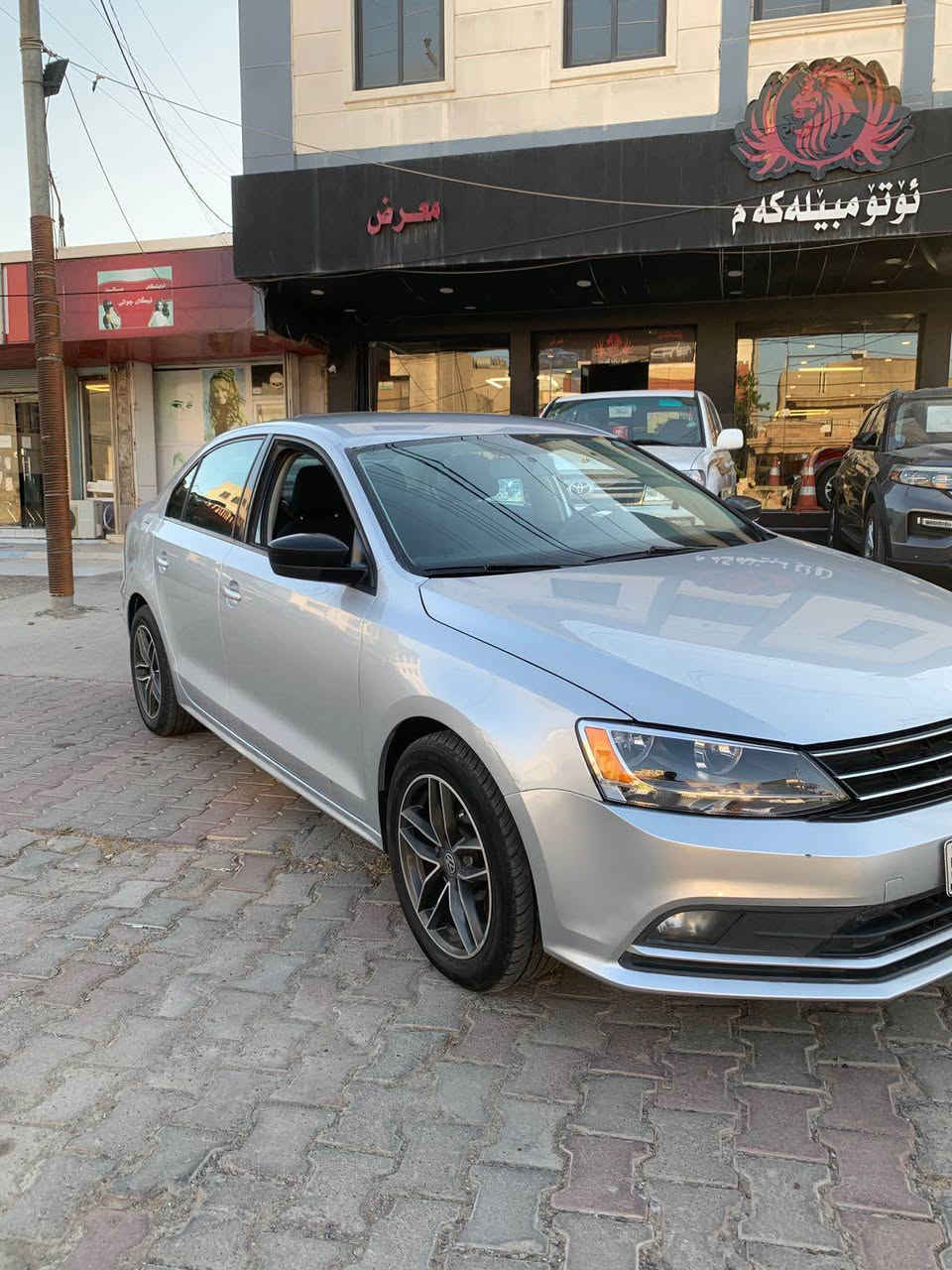 Jetta 2017      
ئەمریکی مواسفات S 
بۆنیت و یەک چاملغ سبوغ
کەمەک شوخت و قۆپ 
بێ ناوگرتن ، بێ ئێڕباگ 
ڕۆیشتن ١٧٥ هەزار میل 
مەکینە ١٤ تۆربۆ کەپس 
رەقەم و سەنەوی نوێیە 

نرخ ١٠٥$
*********** أربيل, العراق
