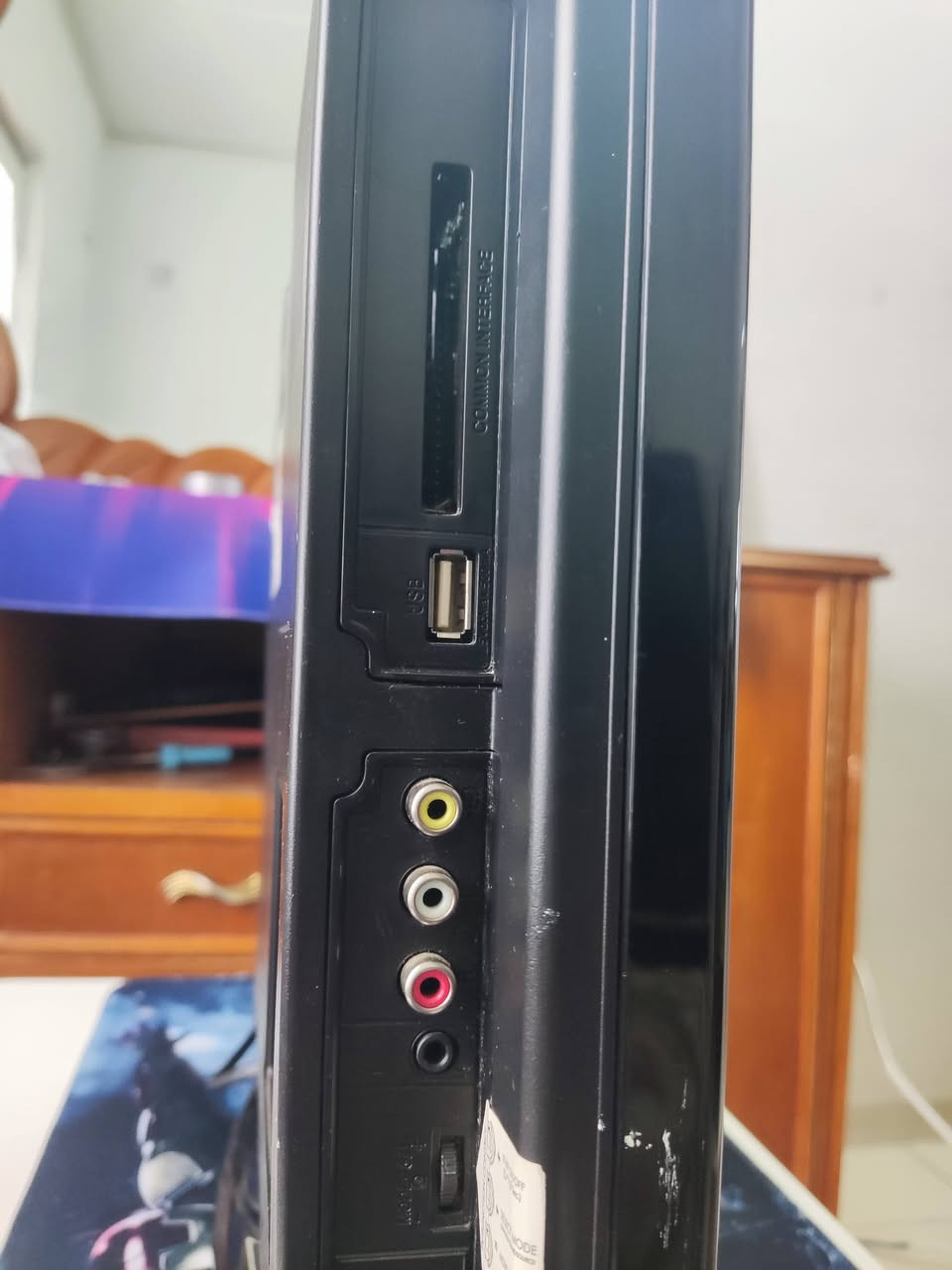 شاشه luxor باله سويديه 
60 هرتز 
حجم 19 
مع كيبل HDMI و ريمونت الاصلي 
و بيهه DVD داخلي 
بيهه منافذ 
HDMI
VGA
AV
USB
AUX
مع زر تحكم مدمج بالشاشه 
سعر 45 الف 
توصيل 5 جميع محافظات العراق


**إذا كنت صاحب هذا الإعلان وتريد حذفه لأي سبب، رجاءا أرسل رسالة إلى الدعم الفني**