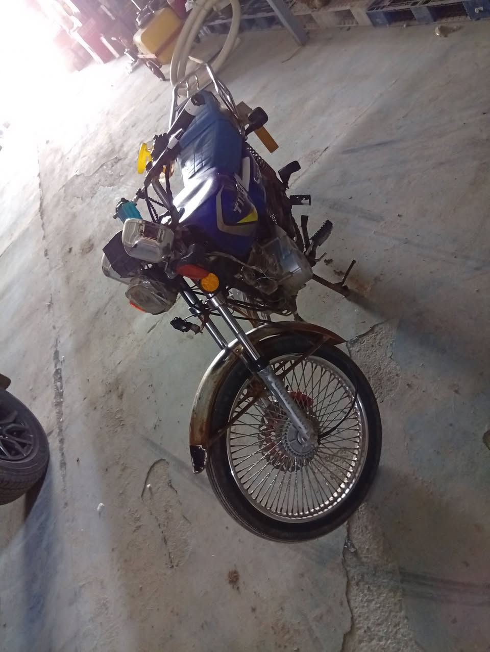 سلام عليكم دراجه تايكر للبيع 2023اوراق أصولي كهربائيات شغاله دراجه نضيفه مال جناي السعر 425,000 وبيها مجال قليل حك الجيه 
العنوان الحله ناحيه لامام 
الرقم :***********
***********
