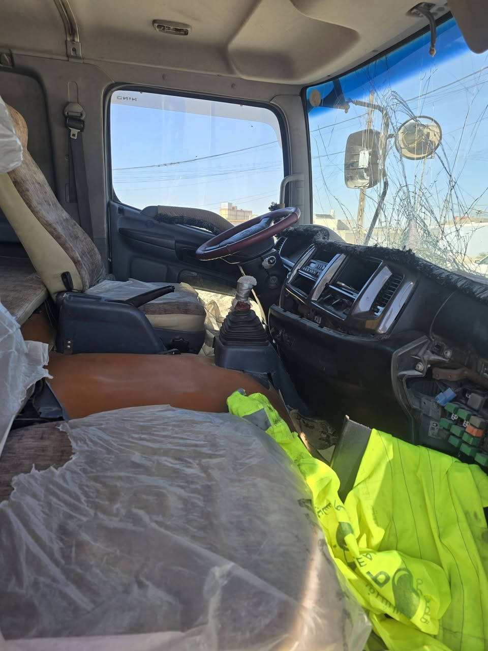 السلام عليكم سيار هينو للبيع على وضعه رقم بابل تخصصي محرك جديد فول عادي مكان نجف ***********
