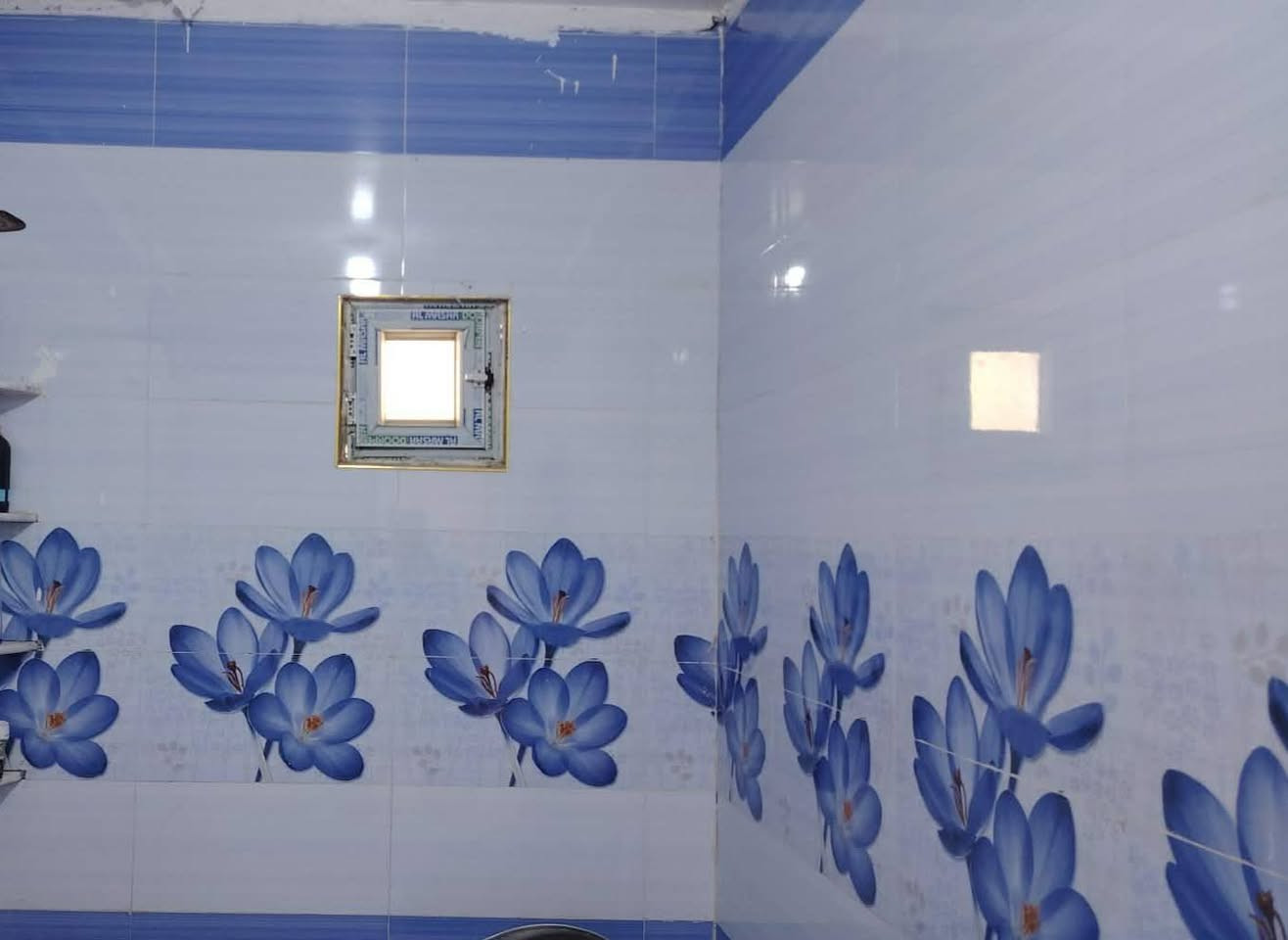 السلام عليكم ورحمة الله وبركاته
بيت للبيع الرميثه منطقة الجزرة مساحة ٢٧٥م
٣ غرف+ مطبخ +صاله(هول) +حمام+ براني ٩ونص حوشها وحَماماتها بوحدهن...***********
