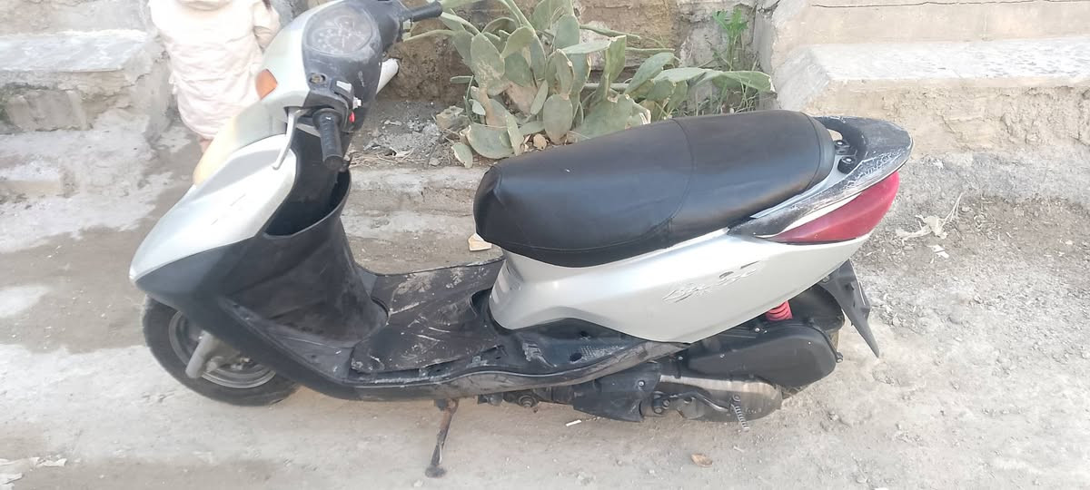 السلام عليكم دراجه بريز للبيع دراجه سلفندر مكينه ناعمه سعر 500 بيها مجال شيء بسيط***********
