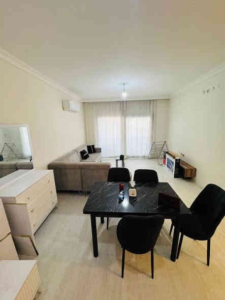 عرض جديد في مجمع #لالاف_ستي 
◽️ شقه للبيع مساحه 83م واجهه  #خارجيه
◽️ غرفة نوم + استقبال
◽️ بلكونه عدد 2  + صحيات 
◽️  الشقه طابق 2
#سيف_البصراوي
العنوان لالاف ستي اربيل مجاور كنجان ستي مقابل المرور  
*********** وتساب
***********
