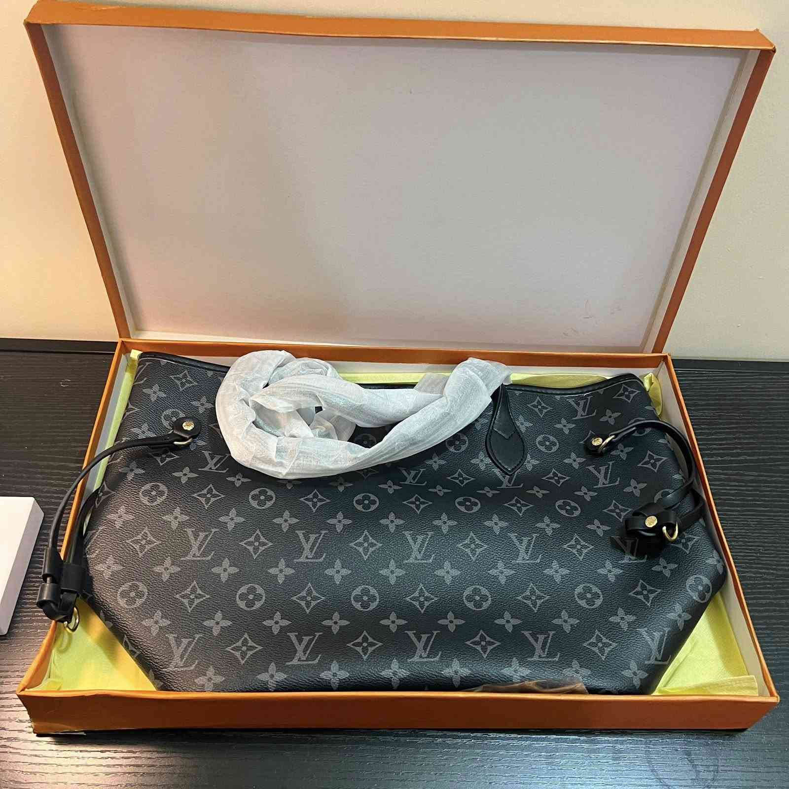 حقيبة  لويس فيتون بهل شكل مختم LV


**إذا كنت صاحب هذا الإعلان وتريد حذفه لأي سبب، رجاءا أرسل رسالة إلى الدعم الفني**