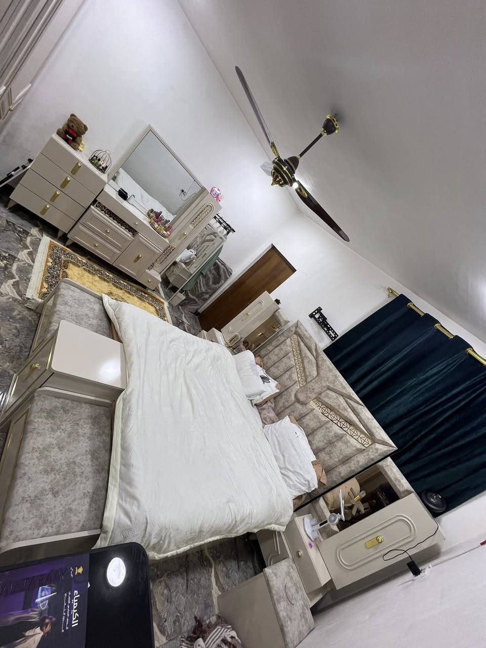 غرفة نوم تركي وزن الثقيل اصدار 2025 صارلها  5 اشهر من شادهة سبب البيع حولت بمكان غرفة اصغر نضافتهة 100 % سعرهة 1750 للستفسار ***********
