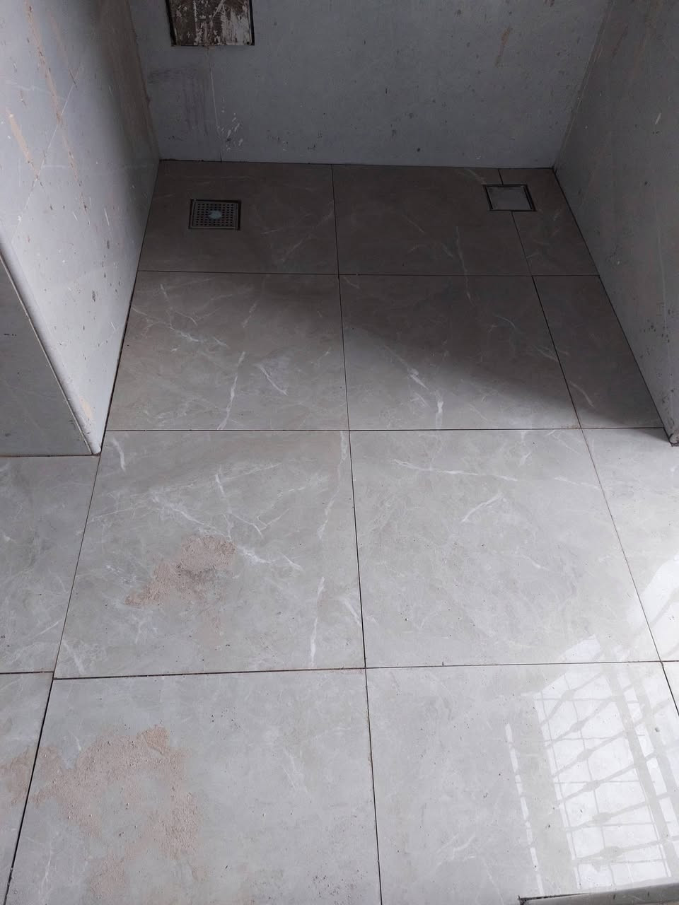 السلام عليكم ورحمه الله وبركاته اشتغل شغل سيراميك وبورسلين ومرمر وكاشي شغل درجه اولى***********
