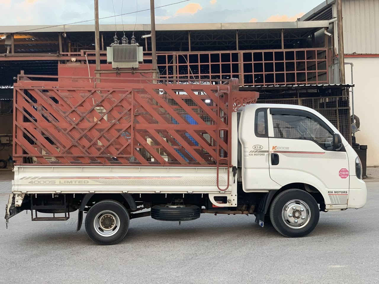 السلام عليكم فحل مفتوح موديل 17 سياره حلوه وجاهزه للشغل محجر عالي تايرات تركي جدد كامله مكمله السياره مال جناي مو بياع شره سبب البيع اريد احدث السعر 135 قفل مكاني نجف 
***********
