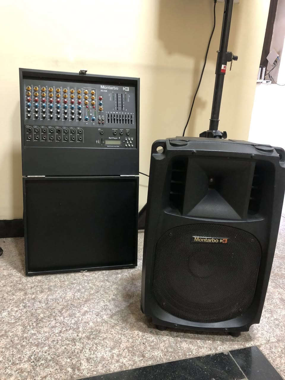 سلام عليكم للبيع سستم كامل 3 سماعات و مكسر ماركة معروفة وياهن وايرات و الستاند 
مكاني شارع فلسطين 
السعر 600 و بيهة شوية مجال 
***********
