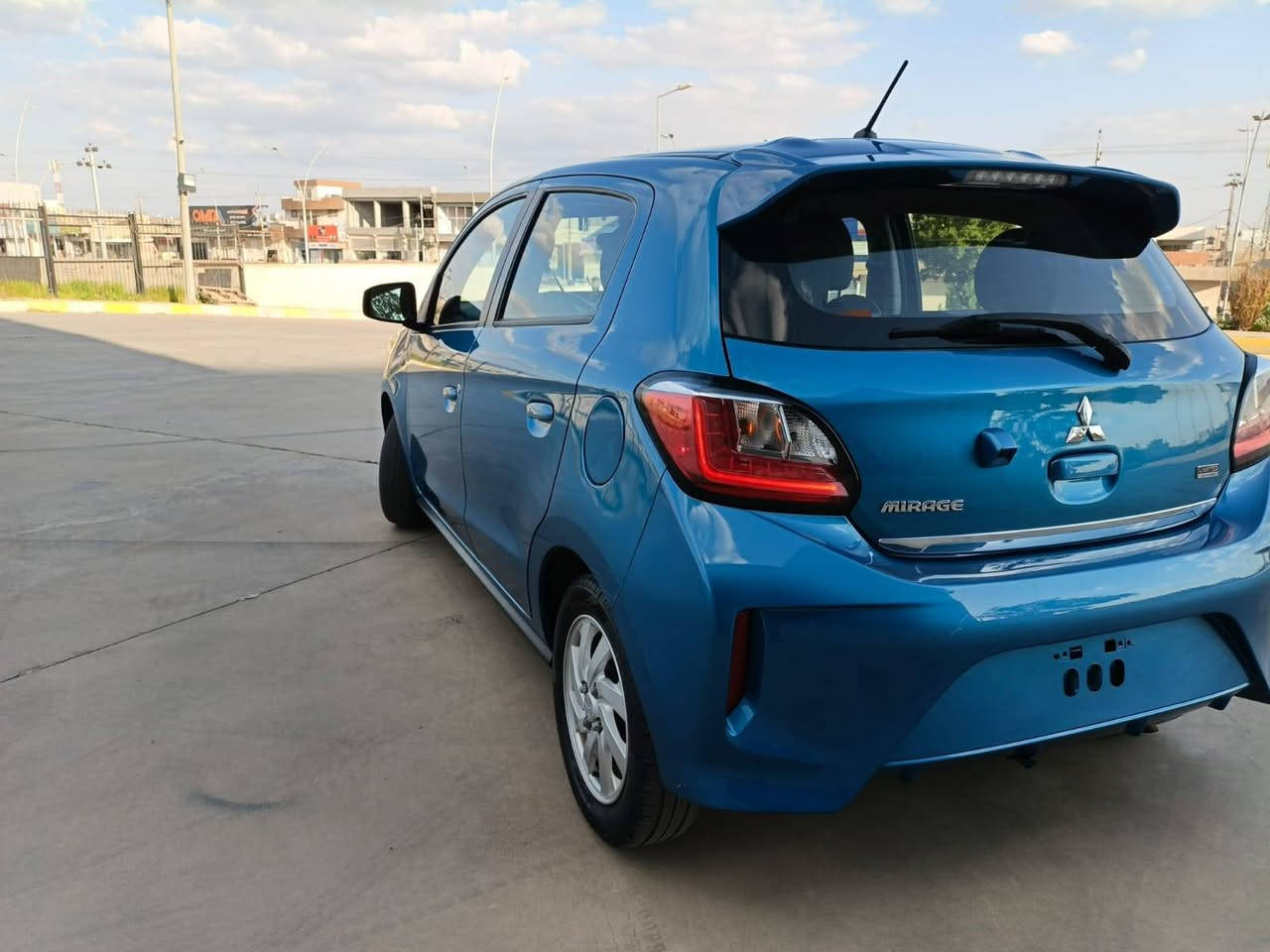 متسيوبيشي ميراج 
موديل 2023  فقط مبدل جامرلخ امامي واحد عل بلاد والباقي شرط ..  . سعر 94  ورقة .. مكلف بالنشر . ***********
