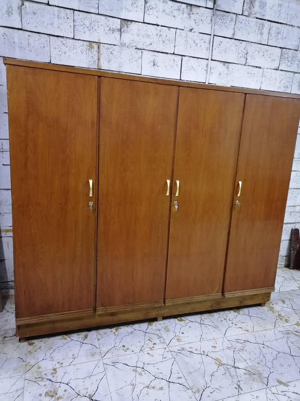 يتوفر كنتور صاج عراقي اربع بيبان نظيف سعرة 165 الف العنوان نهاية شركة الطارق قرب موقف كوسترات حي العسكري للإستفسار ***********
