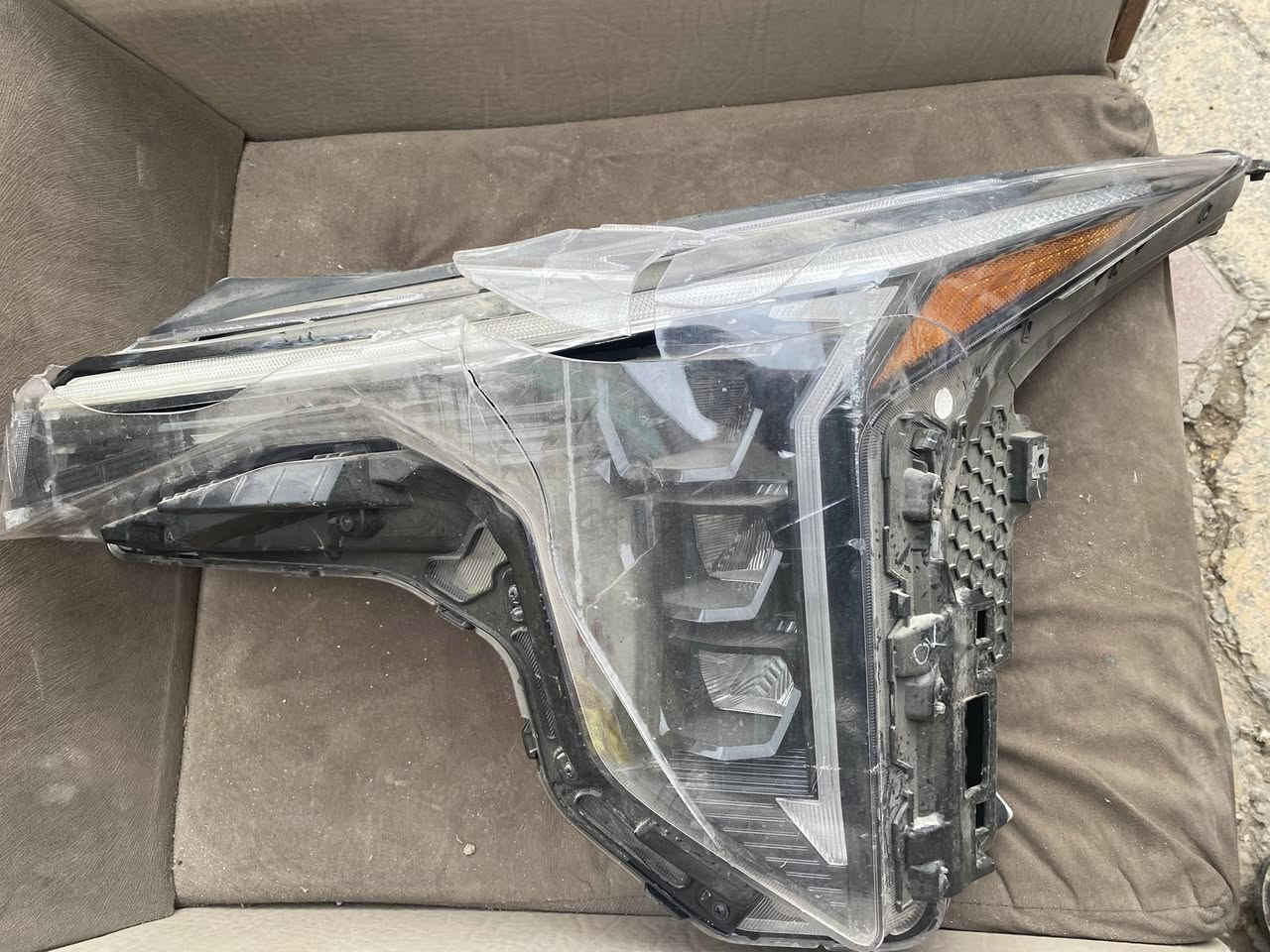 السلام عليكم شباب دعاميه كي فور مع لايت وشباك لاين مكسور جامته اصلي امريكي قيم وخذ ***********
