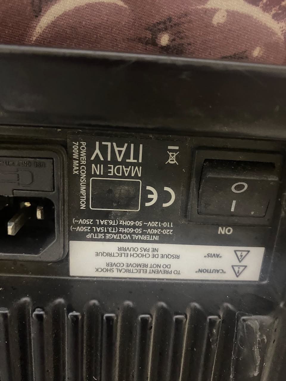 هذني كارتات مال سماعه RCF
صناعه ايطالي 
هيج اجن وي الغراض ربطهن ب الكهرباء الفيوز طك
الي يخدمنه قطع غيار ثنيهن ب100
للمعلومه ماشفت شي محترك بداخلهن 
توصيل عندي
***********
