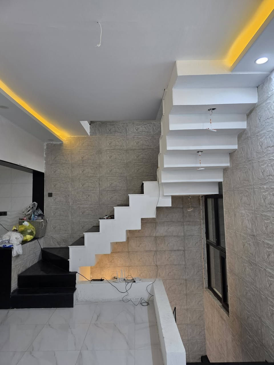 دار وارض للبيع المساحة 100 م واجهة 6.5 طابقين شارع كركوك مقابل مستشفى الحلبوسي وجامع البيت العتيق ملك صرف طابو قريب من الشارع العام بناء زيرو 3 غرف نوم واستقبال وهول وبيتونة .
عقارات صفوة البيت حي المصارف قرب جامع سعدي مهدي
***********
***********
