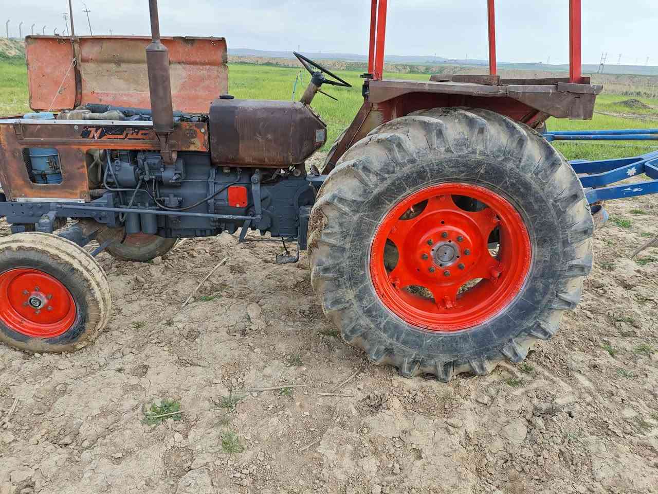 السلام عليكم عنتر 71 للبيع موديل80محرك مجفت جديد بم اونوزل جديد جهاز رفع شغال  كهربائيات باتري قماره تفصال السعر3اونص اوبي مجال مكان كركوك داقوق للستفسار ***********
