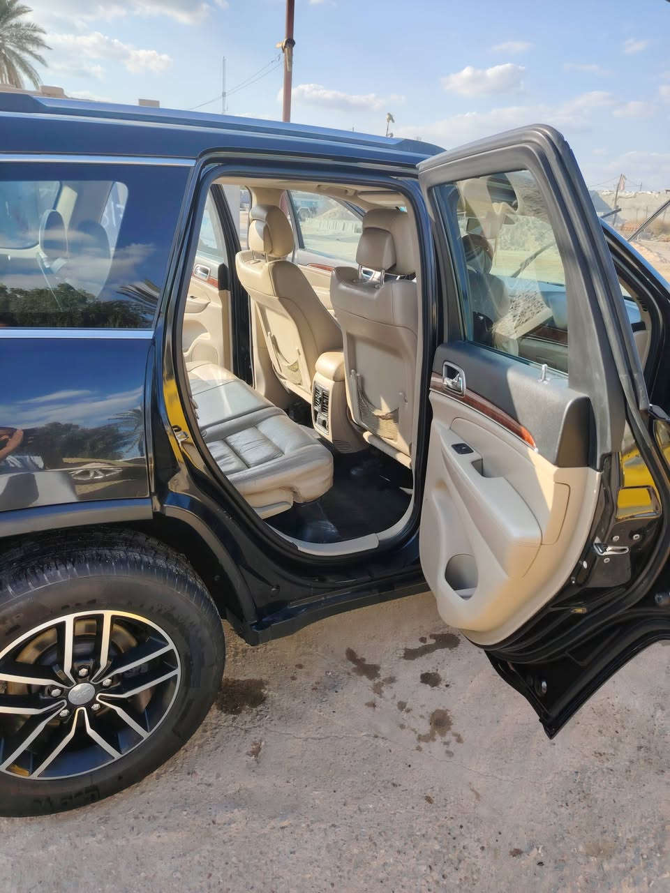 جيب شيروكي مديل ١٣ ورد مريكي محرك هيمي فول مواصفات محرك مكفول دواخل بيجي رقم بغداد بسمي سياره جديده استفسار عل رقم *********** بصرة القرنه سعر 165
