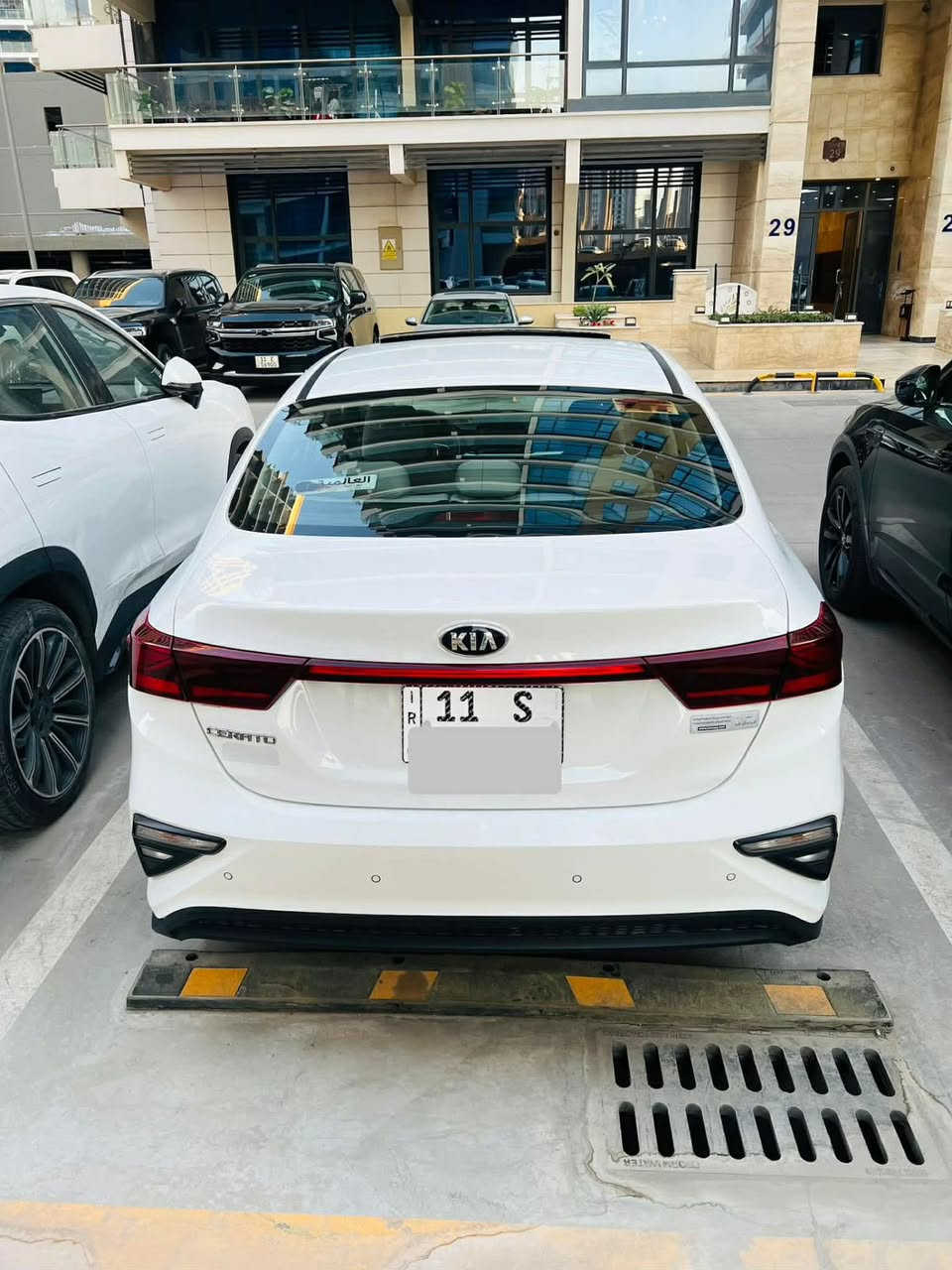 سلام عليكم
كيا سيراتو موديل 2020 كفاله عامه فقط بارد باب خلف باب السائق
مواصفات السيارة 
تبريد قطعتين 
داخل لونين مرغرب 
سلايد 
اشاير بالمري + مري شفط
تحكم سترين جهتين 
ويل كاب كروم اصلي ٥ 
مود درايف + ٣ انظمه قيادة 
حساس خلفي + شاشه + كامرا 
رقم بغداد جديد تحويل شوكت ميعجبك 
ماشيه ٢٧ الف حقيقي سبير منازل
عنوان بغداد كرخ علي صالح قرب منصور 
***********
السعر 
١٥٧ مجال كلش بسيط اخوان
