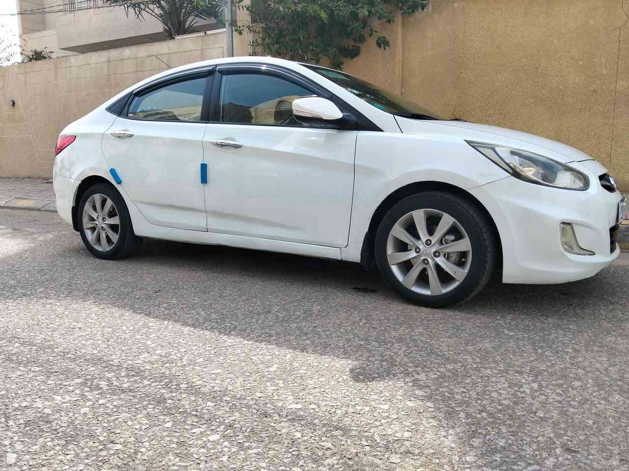 السلام عليكم هونداي اكسنت خليجي موديل 2014 محرك 1600 رقم كربلاء بسمي السياره فول مواصفات  بيه ضبغ بسيط بين البابين جهت الصدر بس والباقي مكفول السياره جاهزة محرك كير حداديه تبريد السعر 102 وبيه مجال للطيبين ملاحظة مكلف بل نشر اتصل ***********
