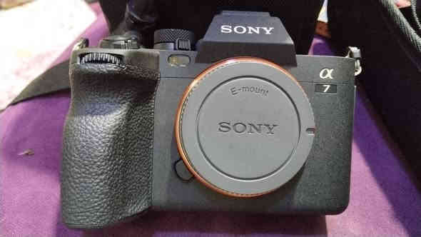 كامره سوني a7iv اخت الجديده شتر 400 صوره فقط
السعر مليونين وربع 
عدسة 70-24 سكما الاصدار الثاني أيضا كلش نظيفة مع الجنطة والقبغ والهود السعر مليون مليون و100 
مكاني بغداد حي الجهاد 
***********

