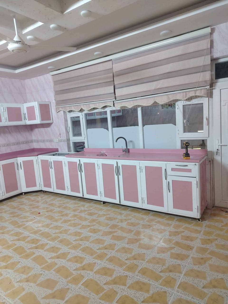 کاونتر  اصلی  کامل مرمر 
اربيل  قوریتان
***********
*********** أربيل, العراق
