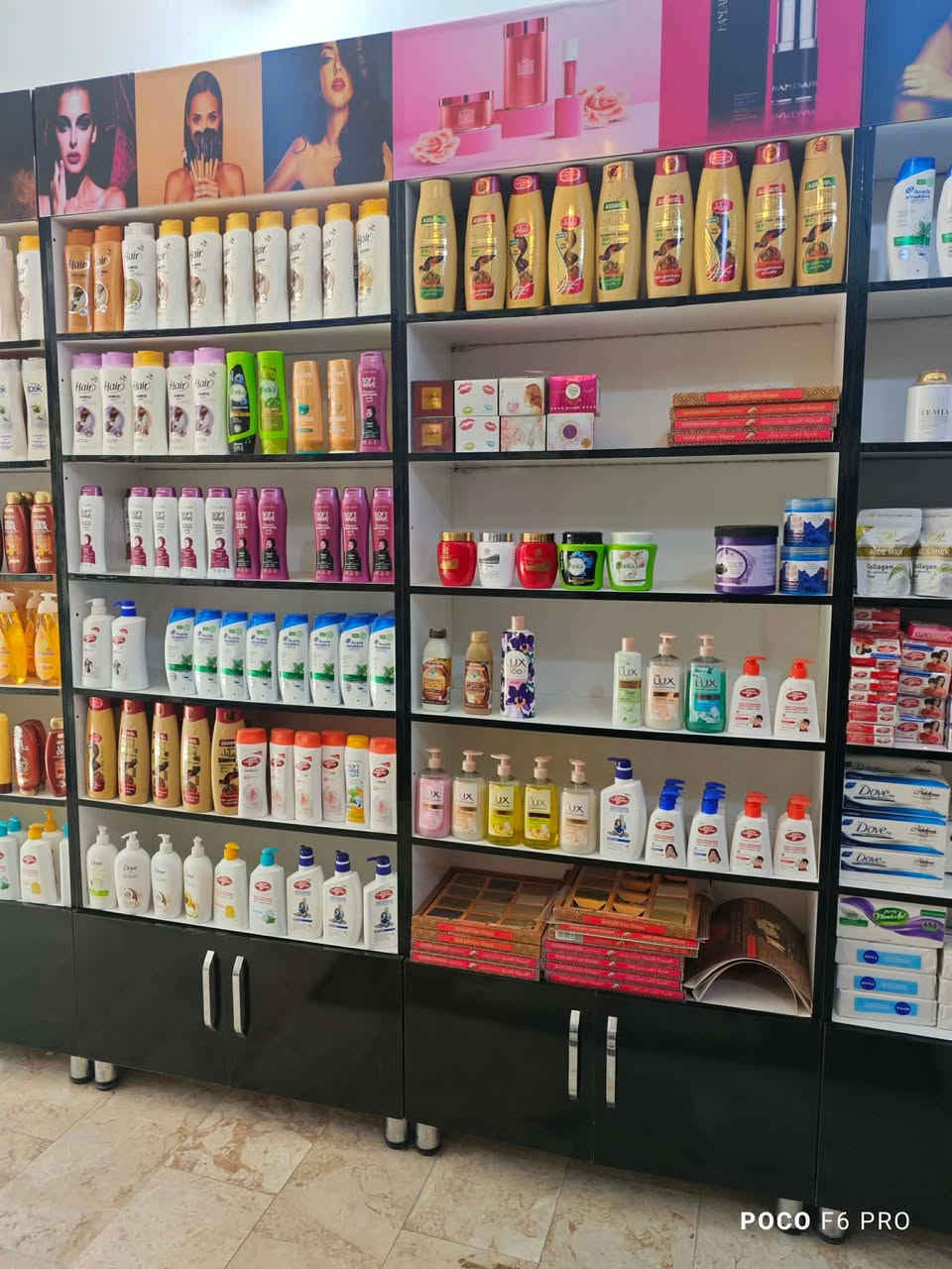 شغلات كوزمتك للبيع مع الرفوف ولملكانات مكاني بغداد الثعالبه ***********
