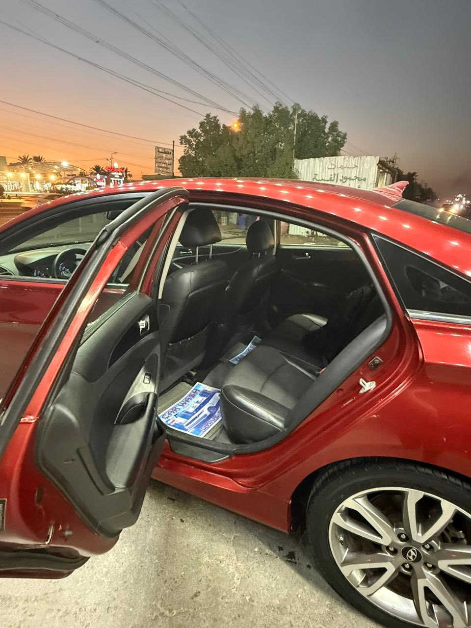 __ سوناتا ٢٠١٣ 
بصمة تشغيل وفتح 
محرك تيربو ٢٠٠٠ /Gdi
وضعية قيادة نظام ايكو 
شاشة وكامرة متحركة بلادية 
سلايت 
المقاعد الأمامية تدفئة 
تحكم مقعد السائق نظام كهرباء 
مانع تزحلق 
شفتات ستيرن سبورت ( تحويل إلى نظام السبورت ) 
تبريد منفصل ( تحكم منفصل مناخي )
السيارة ماشية 70 الف ميل

109 وبيه مجال بسيط

***********
