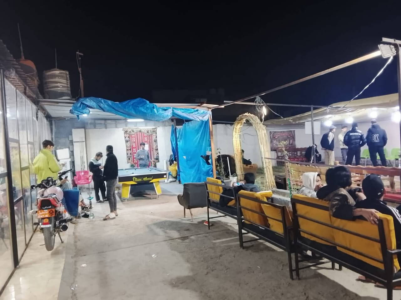 كوفي للبيع مكانه الحر الصغير مجاور اسواق السلطان
كوفي ومطعم خيال
 مساحت الكاع 400متر.  السعر 30بي مجال


**إذا كنت صاحب هذا الإعلان وتريد حذفه لأي سبب، رجاءا أرسل رسالة إلى الدعم الفني**