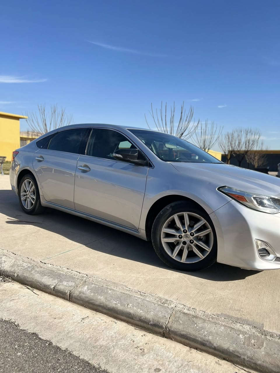 سيارة للبيع تويوتاXLE اڤلون لون سلڤر موديل 2013 بيا شبرين تعديل بارد گير و محرك شرط صبغ شرط دواخل شرط والسعر عل هاتف ***********  عنوان دهوك
