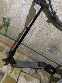 سكوتر نضيفه بس التاير الامامي البراغي وكعات من شلنا بيت ثاني ضاعن هيه ...