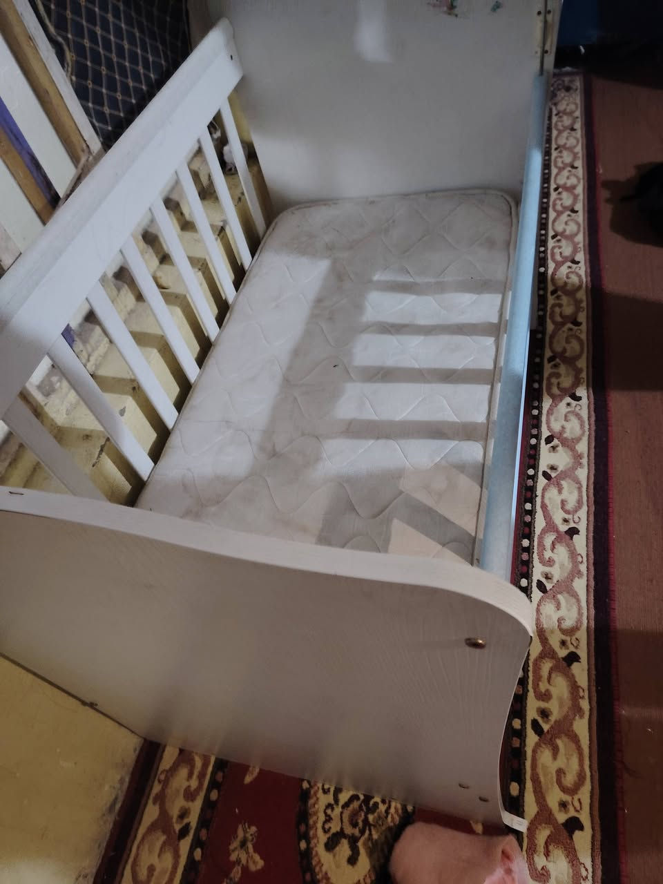 سرير للبيع للستفسار خاص او الاتصال على الرقم ***********
