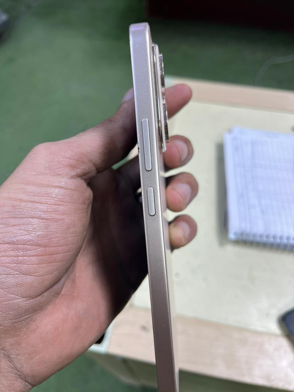 السلام عليكم من رخصت الادمن هونر 400 ذاكره 256 سعره ٣٨٥ وبي مجال ويرهم مراوس رقم تلفون ***********
