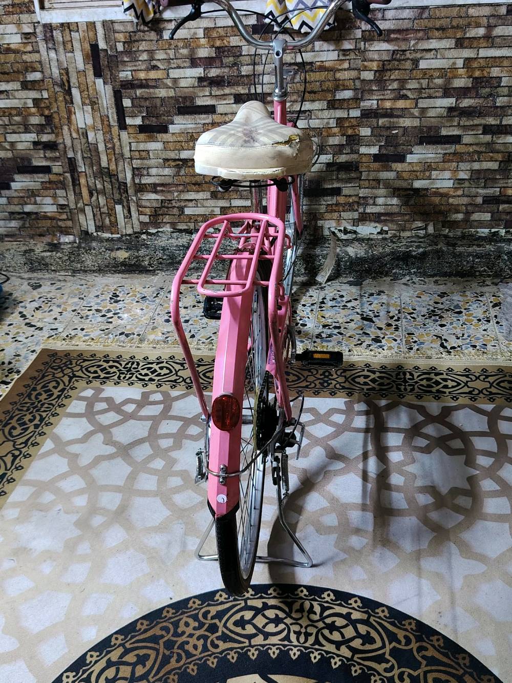 سلام عليكم بيسكل بناتي
 للبيع سعر 100 بيسكل نضيف مابي نقص  حجم 26 
موديل 2016 كلشي
 عنواني 
 بغداد سريع حي العامل الملحانيه
 رقمي ***********